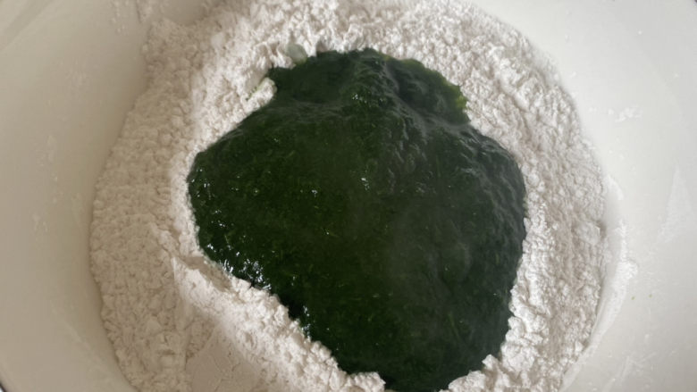 艾草芝麻花生青团,糯米粉、艾草泥混合