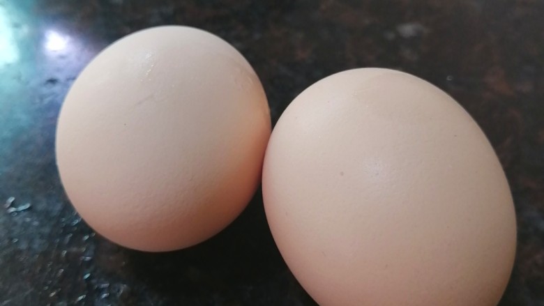 香菇炒鸡蛋,洗净<a style='color:red;display:inline-block;' href='/shicai/ 9'>鸡蛋</a>