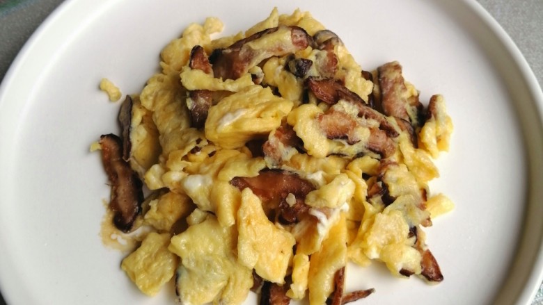 香菇炒鸡蛋,出锅啦