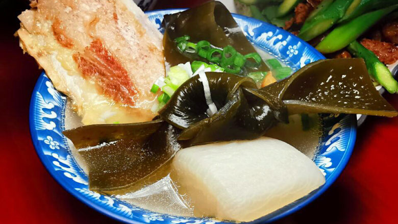 萝卜海带汤,装碗来尝尝,可加少许葱花提味