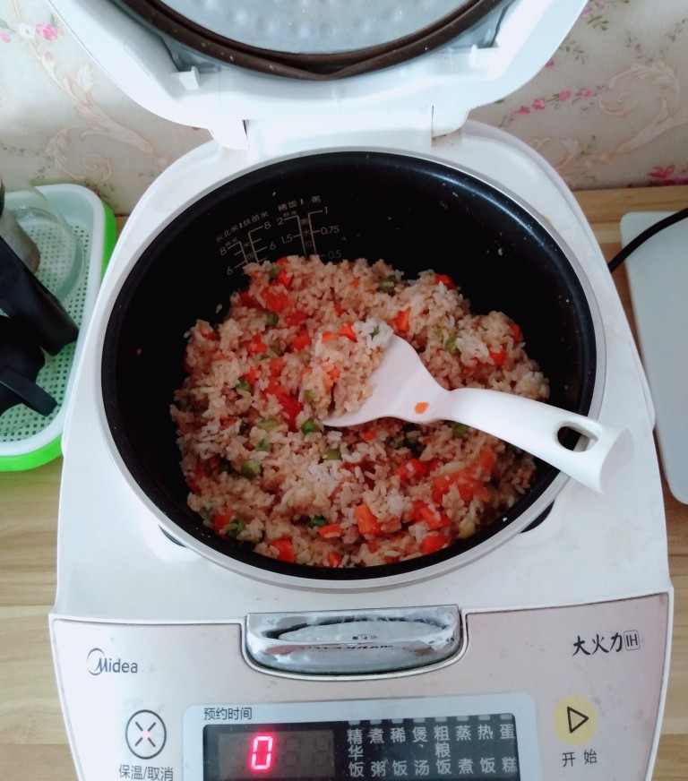 懒人焖饭,翻拌均匀,香喷喷的一锅饭就做好了