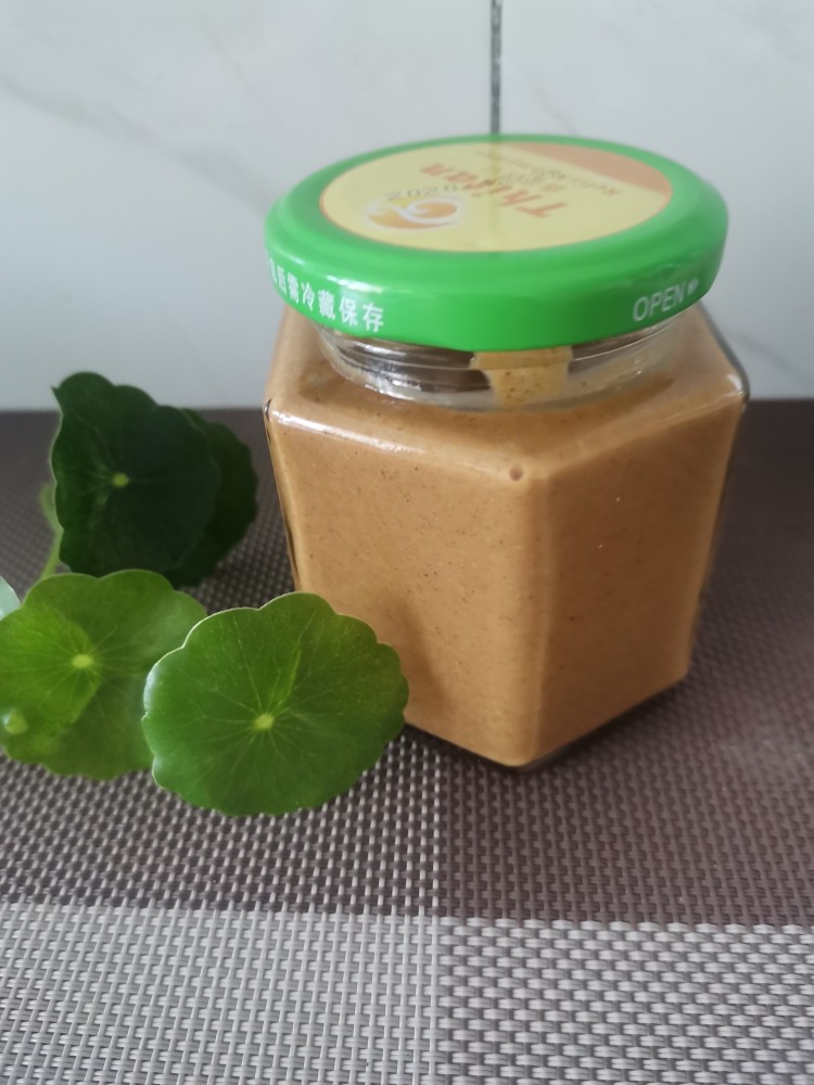 香纯花生酱,装瓶放冰箱,吃火锅,拌面都可以