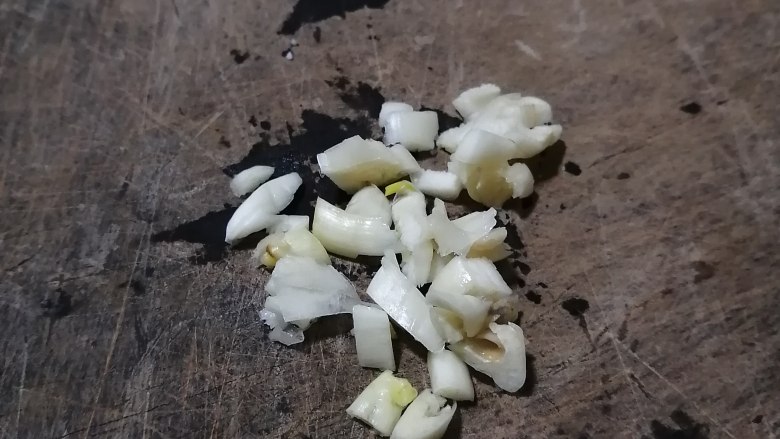 清炒油麦菜.,蒜子剁碎