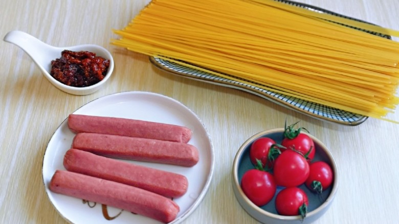 黑椒牛肉意面,准备食材。