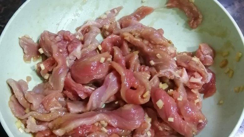西红柿炖牛肉,搅拌均匀