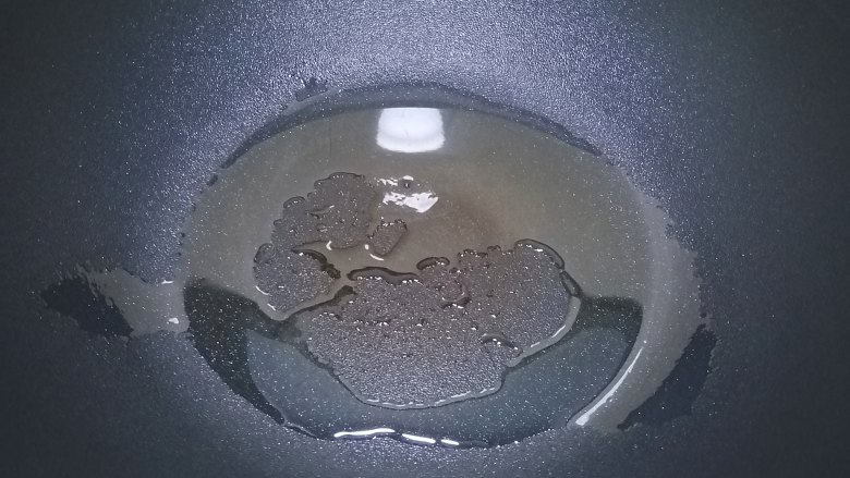 西红柿炖牛肉,热锅入油