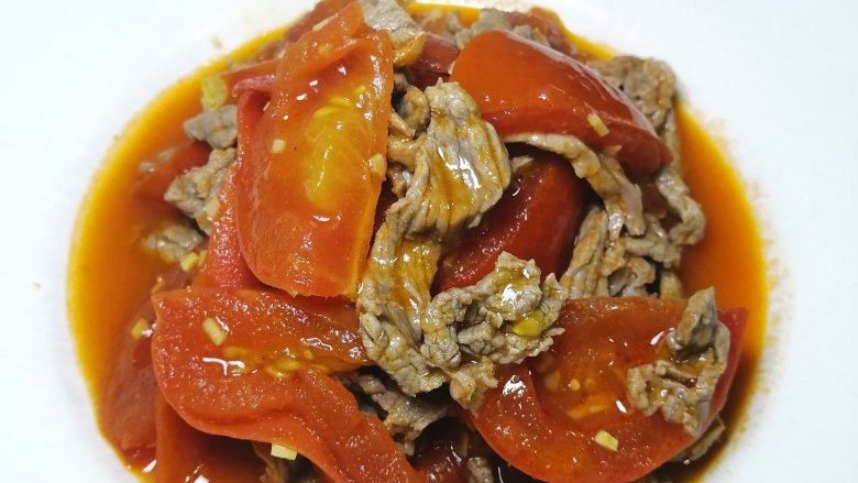 西红柿炖牛肉,盛出装盘