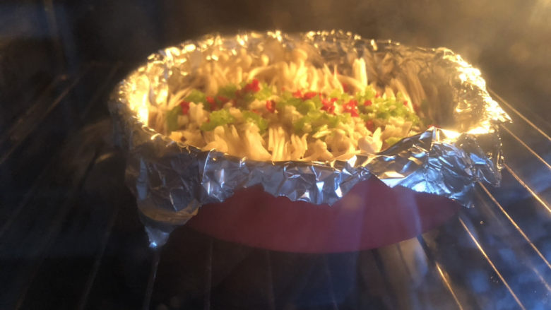 锡纸金针菇,烤箱200度,烤约20分钟左右。