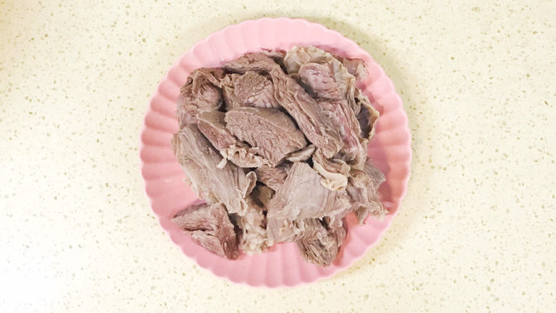 西红柿炖牛肉,再次冲洗干净,装盘备用