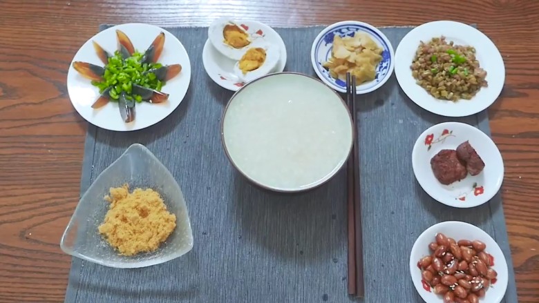 白米粥和七个小配菜,步骤十一:白米粥和七个小配菜就做好啦~元气满满的一天开始吧!