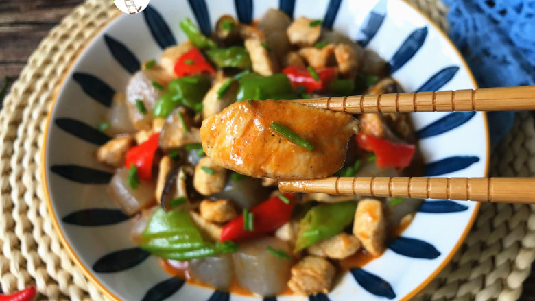 酱爆双丁,鸡胸肉鲜香嫩滑,一点也不柴