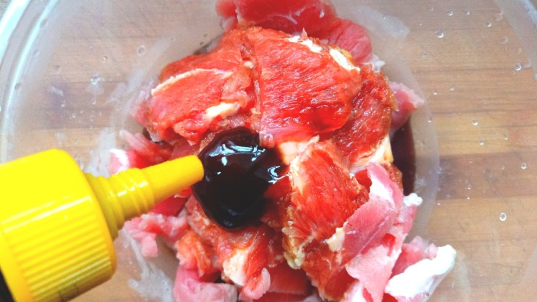 葱爆牛肉,加入耗油,