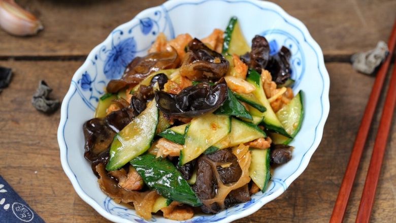 黄瓜炒木耳,简单快手、美味下饭的黄瓜炒木耳就做好了!