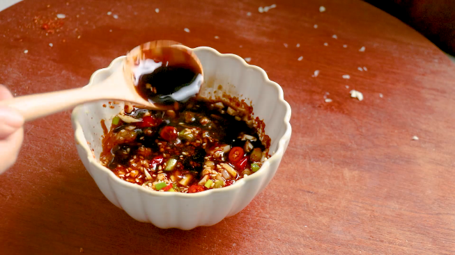 凉拌杏鲍菇,加一勺耗油,2勺生抽,一勺醋