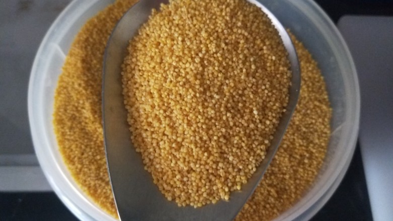 小米山药粥,按个人的量。