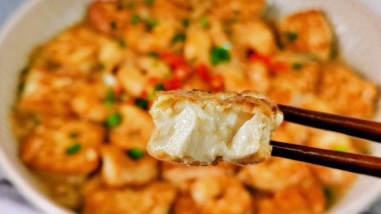 金针菇豆腐煲,豆腐这样做太赞了,外焦里嫩,鲜美多汁。