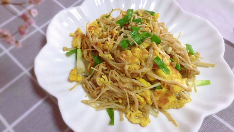 金针菇炒鸡蛋,美味上桌~