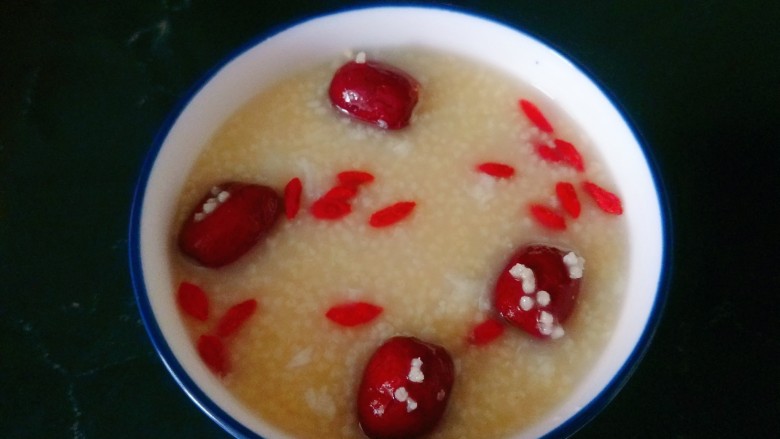 小米山药粥,<a style='color:red;display:inline-block;' href='/shicai/ 493'>小米</a><a style='color:red;display:inline-block;' href='/shicai/ 28'>山药</a>粥。