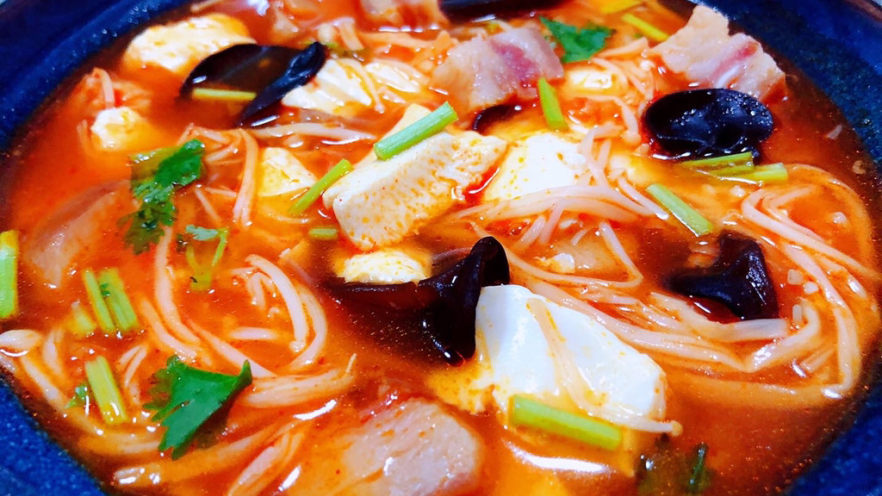 金针菇豆腐煲