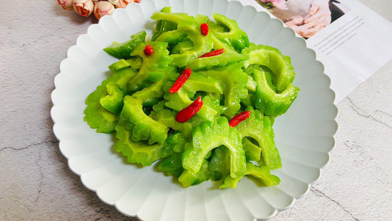 清炒苦瓜,清热解毒,补气益精