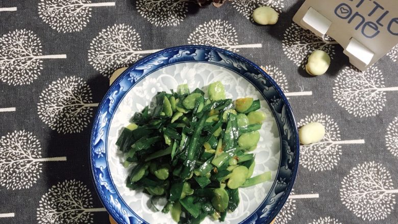 韭菜炒蚕豆,韭菜炒蚕豆~
