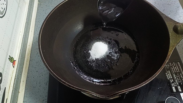 可乐鸡翅根,加入<a style='color:red;display:inline-block;' href='/shicai/ 3729'>白糖</a>