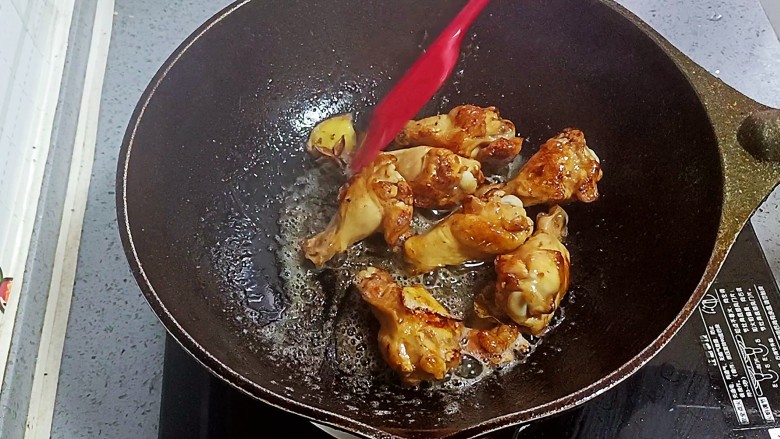 可乐鸡翅根,炒出香味