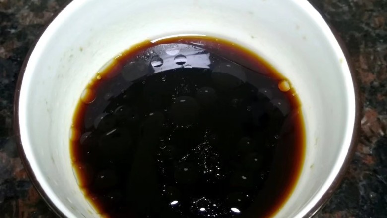 蚝油油麦菜,加入盐和少许开水