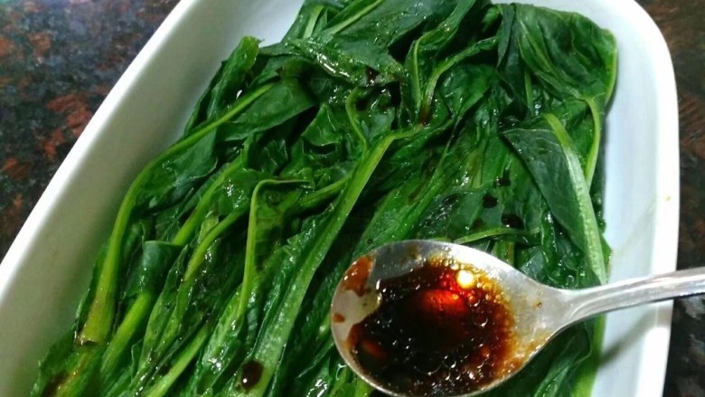 蚝油油麦菜,淋入油麦菜里