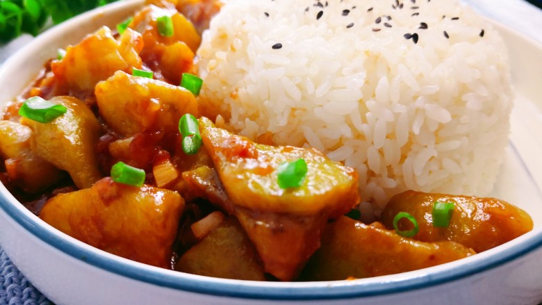 茄子盖浇饭,配<a style='color:red;display:inline-block;' href='/shicai/ 507'>米饭</a>实在是太好吃了!