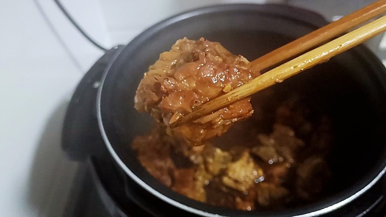 酱香排骨,排压后开盖，搅拌均匀即可食用