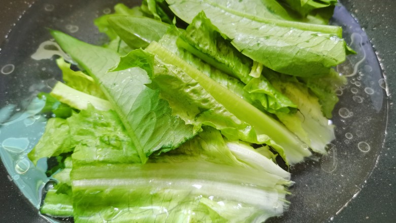 蚝油油麦菜,水开后油麦菜下锅