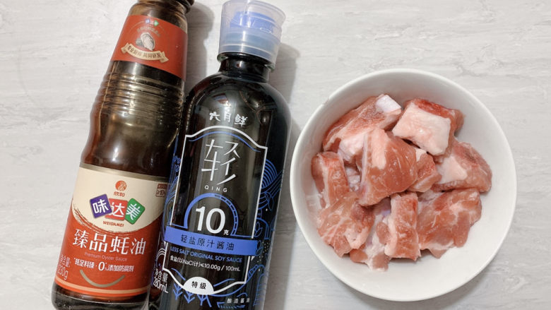 酱香排骨,主要食材如图所示示意，轻盐酱油、<a style='color:red;display:inline-block;' href='/shicai/ 721'><a style='color:red;display:inline-block;' href='/shicai/ 721'>蚝油</a></a>、<a style='color:red;display:inline-block;' href='/shicai/ 434'>排骨</a>等