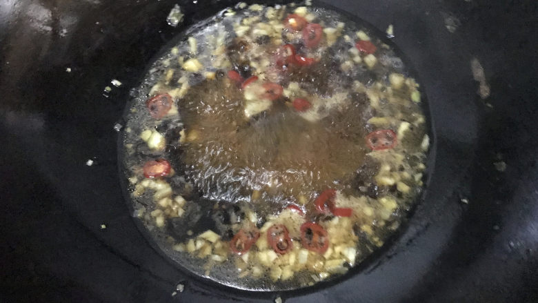 蚝油油麦菜,沸腾后,再用大火煮至微微粘稠