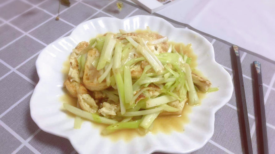 韭黄炒豆腐