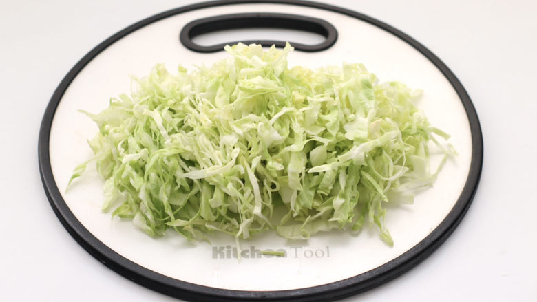 包菜炒粉丝,<a style='color:red;display:inline-block;' href='/shicai/ 3511'>包菜</a>洗净切丝。
