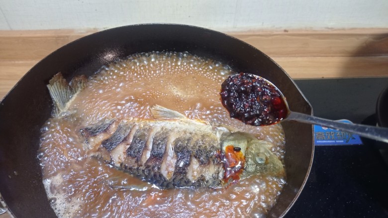 红烧鱼豆腐,放老干妈,牛肉酱