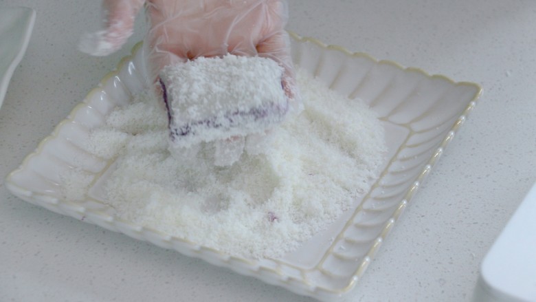 糯米紫薯糕,裹一层椰蓉,味道更好