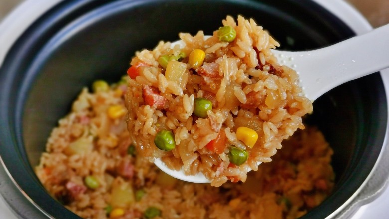 什锦香肠焖饭,香喷喷的一锅出焖饭好啦!
