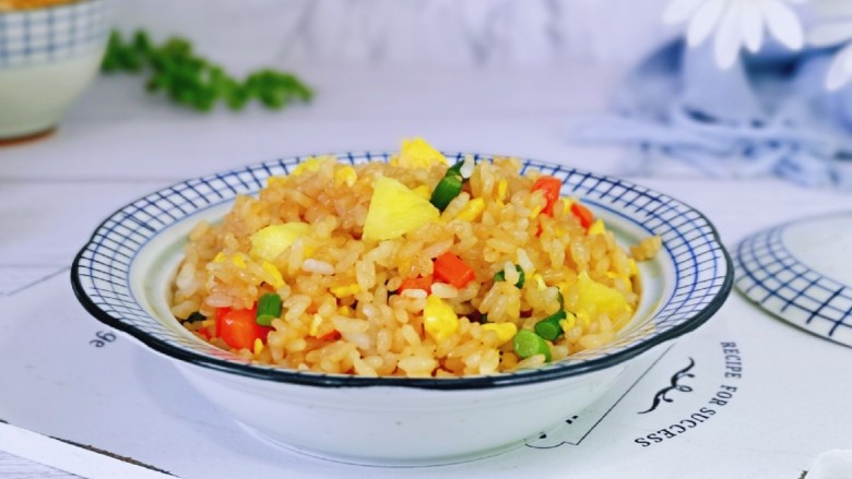 鸡蛋火腿炒饭,一份炒饭,食材丰富,营养均衡,