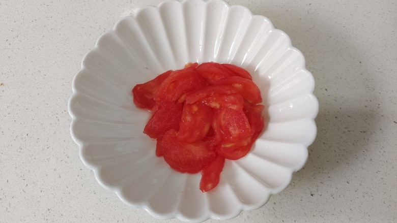 青菜鱼丸汤,<a style='color:red;display:inline-block;' href='/shicai/ 3551'>西红柿</a>去皮切小块