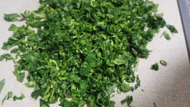 菜团子,切成碎末,越碎越好