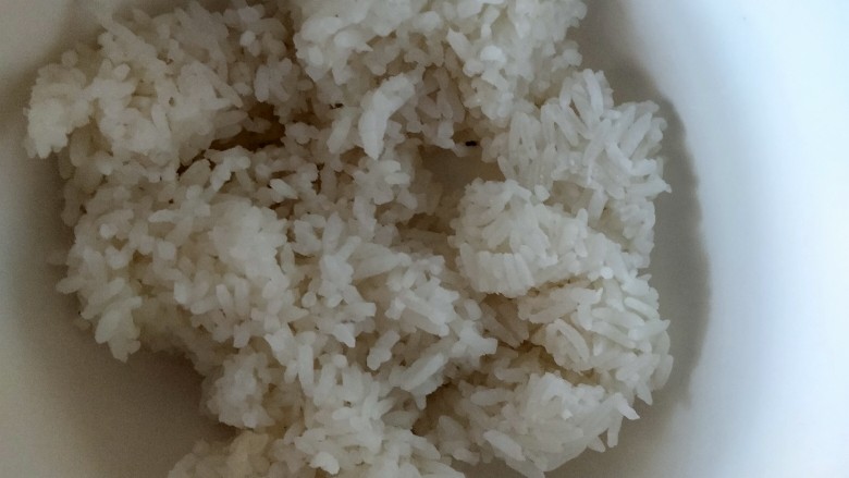 鸡蛋火腿炒饭,<a style='color:red;display:inline-block;' href='/shicai/ 507'>米饭</a>