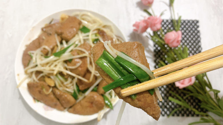 葱爆猪肝,薄片猪肝软嫩入味,味道香~