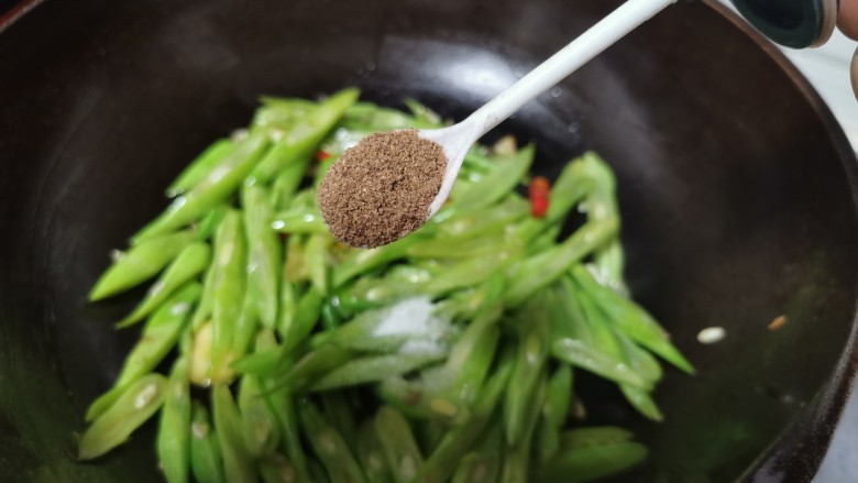 豆角牛柳,<a style='color:red;display:inline-block;' href='/shicai/ 744'>五香粉</a>