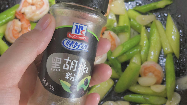 芦笋虾球,适量黑胡椒(不喜欢的也可以不放)