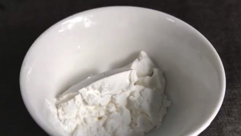 青菜鱼丸汤,背一小碗,装入30克淀粉