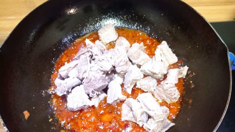 西红柿土豆炖牛肉,放入,牛腩