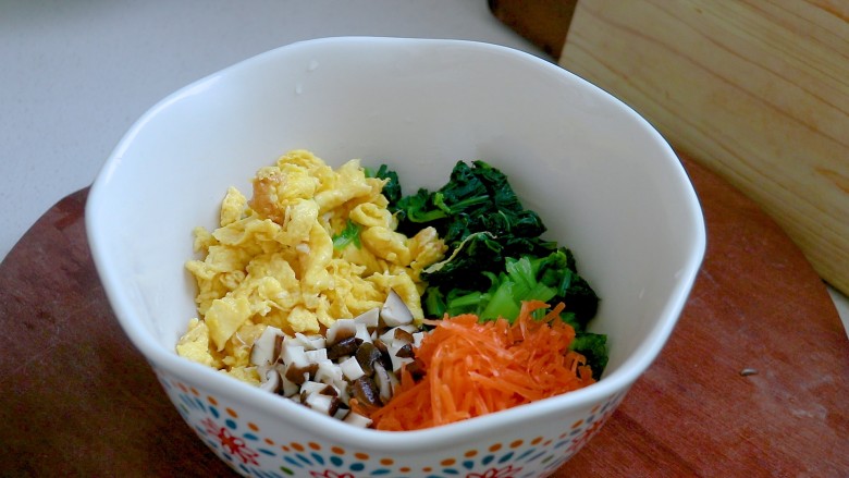 菜团子(少女心版),把食材都放在一个碗里