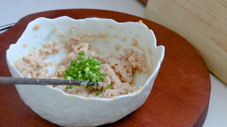 蔬菜鸡肉饼,把蒜薹